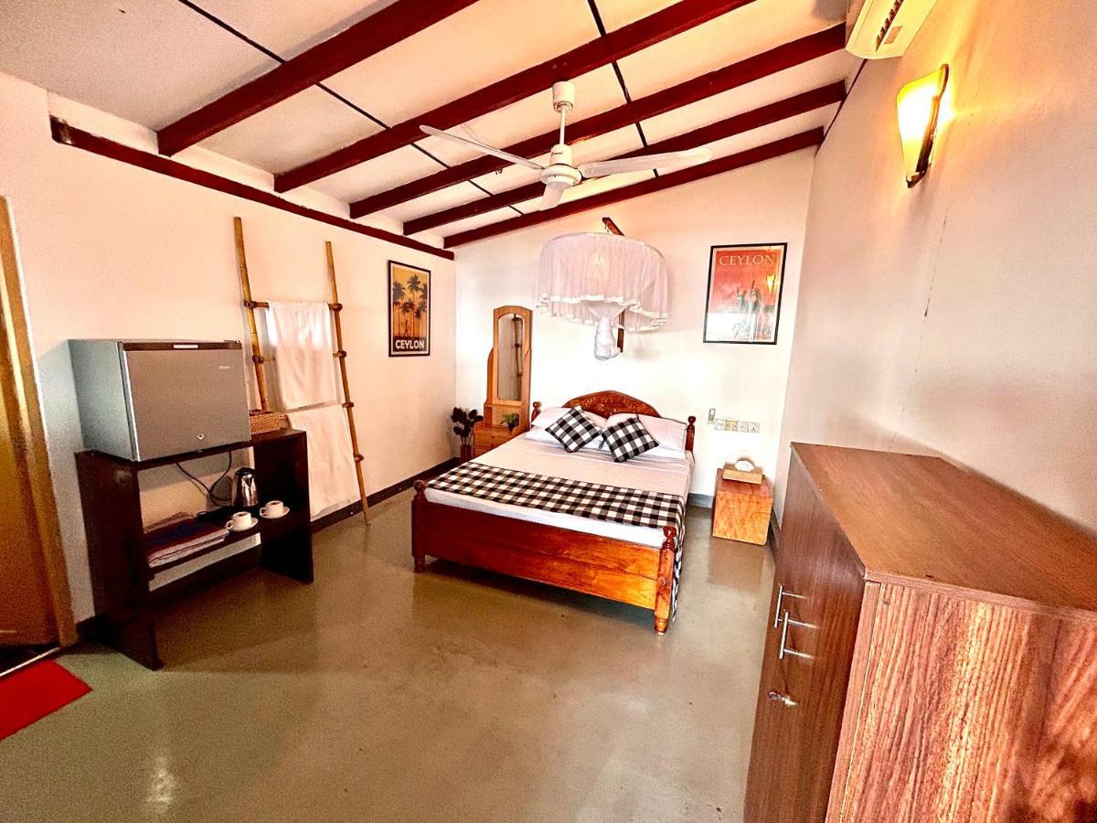Kenno'S Korner Hotell Weligama Exteriör bild